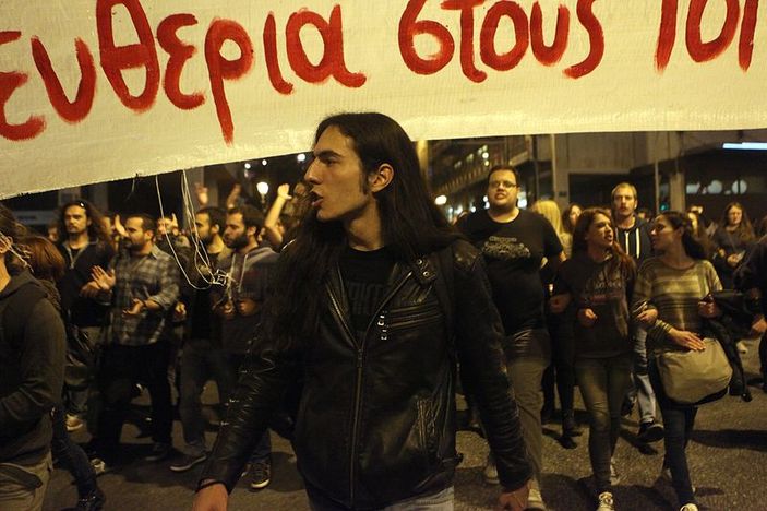 Yunanistan'da öğrencilerden Albaylar Cuntası yürüyüşü