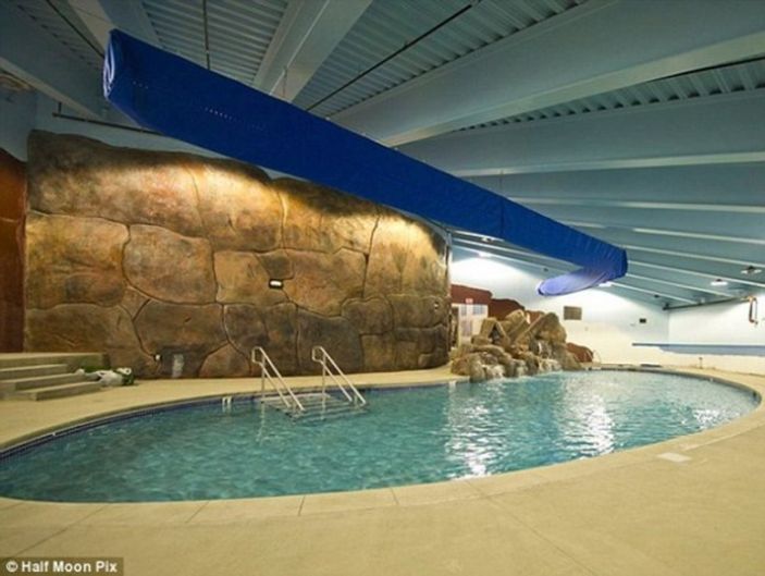 ABD'de yerin dibindeki daireler yok satıyor