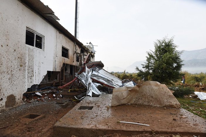 Antalya'da bir fabrikada kazan patladı İZLE