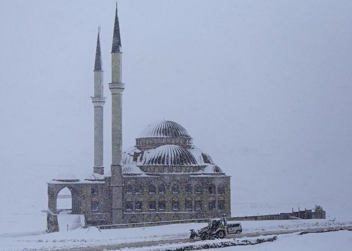 Erciyes'te kar kalınlığı 10 santimetreye ulaştı