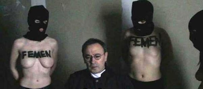 FEMEN papaz kaçırdı İZLE
