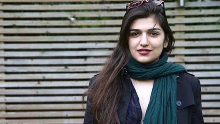 Erkeklerle maç izlemek isteyen İranlı kadın serbest