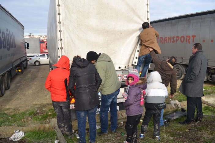 Suriyeli mülteciler yanlış TIR'a binince yakalandı