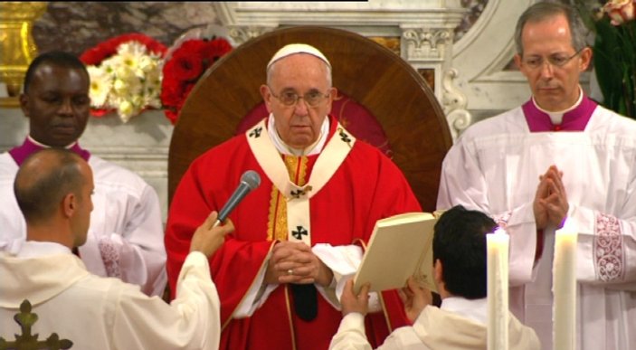 Papa Francisco Saint Esprit Kilisesi'nde ayine katıldı