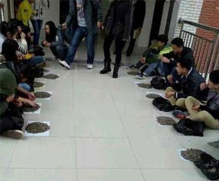 Çinli öğretmenden öğrencilerine çekirdek yeme cezası