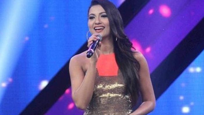 Hindistanlı oyuncu kısa etek giydiği için tokat yedi