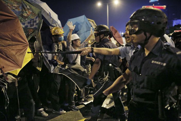 Hong Kong'da eylemlere müdahalenin şiddeti arttı