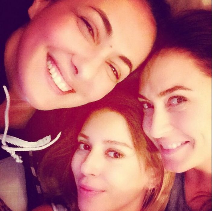 Sinem Kobal'a dost tesellisi