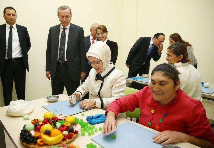 Cumhurbaşkanı Erdoğan engelli çocuklarla şarkı söyledi