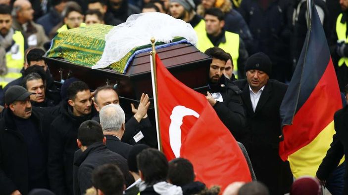 Alman basını Tuğçe'yi kahraman diye uğurladı