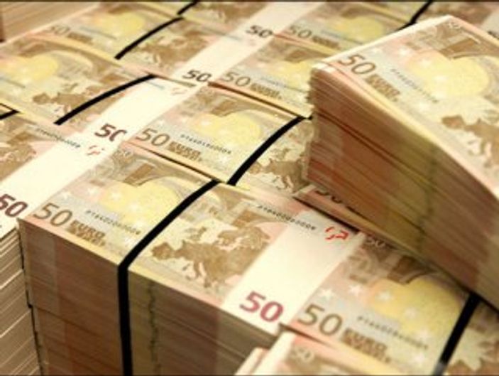 Euro 2 yılın en düşük seviyesinde