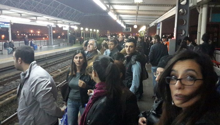 İzmir'de metro bozulunca yolcular çileden çıktı