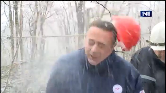 Sırp Bakan canlı yayında ölümden döndü