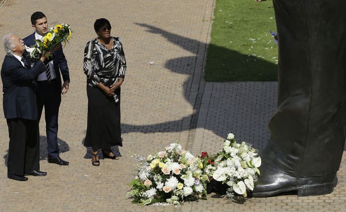 Güney Afrika'da Nelson Mandela anıldı