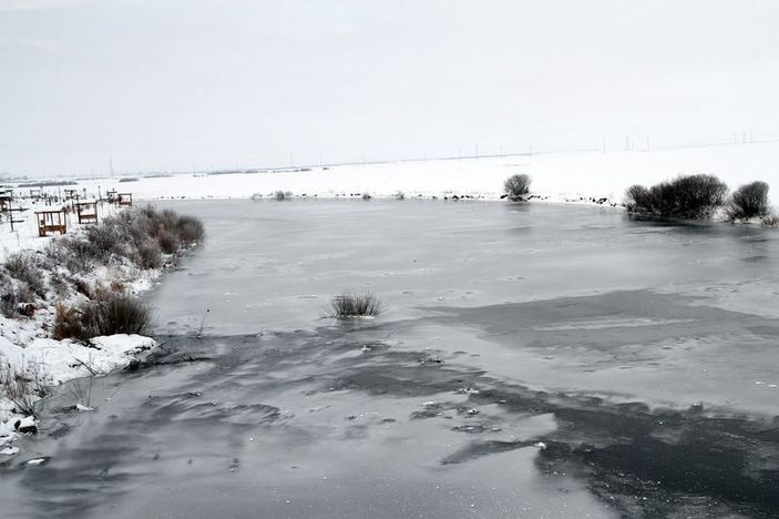Ardahan'da Kura Nehri buz tuttu