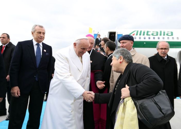 Papa'ya tercümanlık yapan Serra Yılmaz konuştu