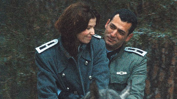 Murat Yıldırım - Selma Ergeç öpüşme sahnesi