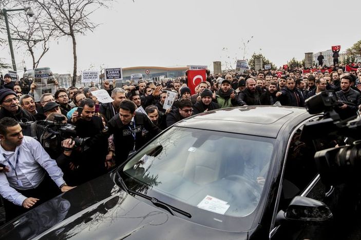 Hakan Şükür Zaman gazetesinde İZLE