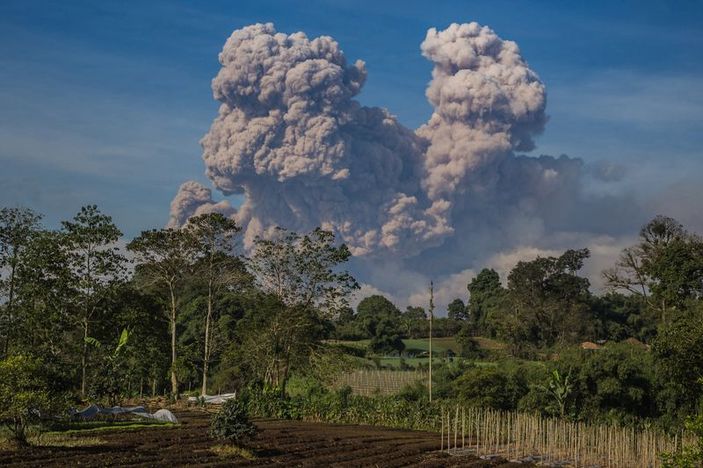 Sinabung Yanardağı patladı