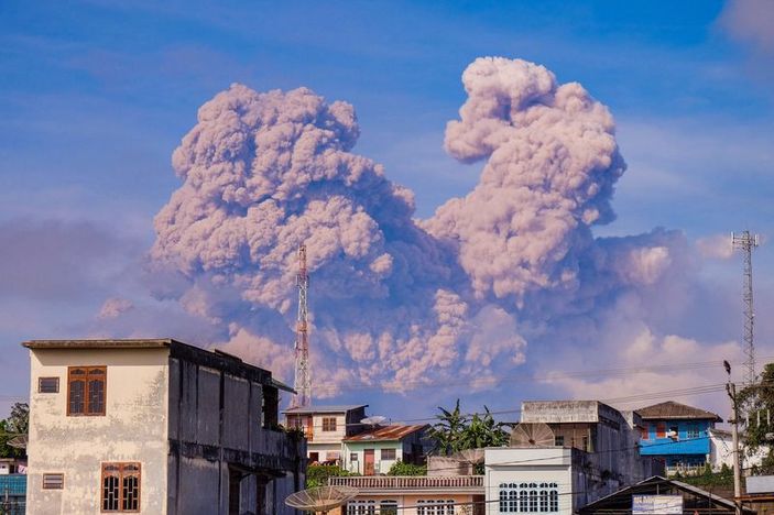 Sinabung Yanardağı patladı