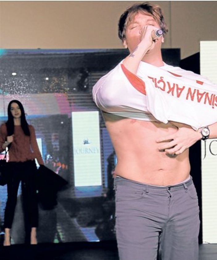 Sinan Akçıl yine şov yaptı