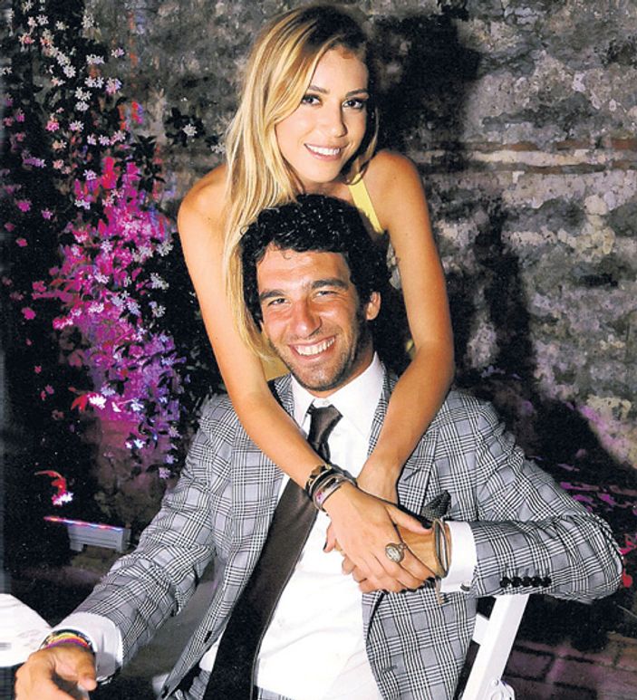 Arda Turan hayatını kaleme alıyor