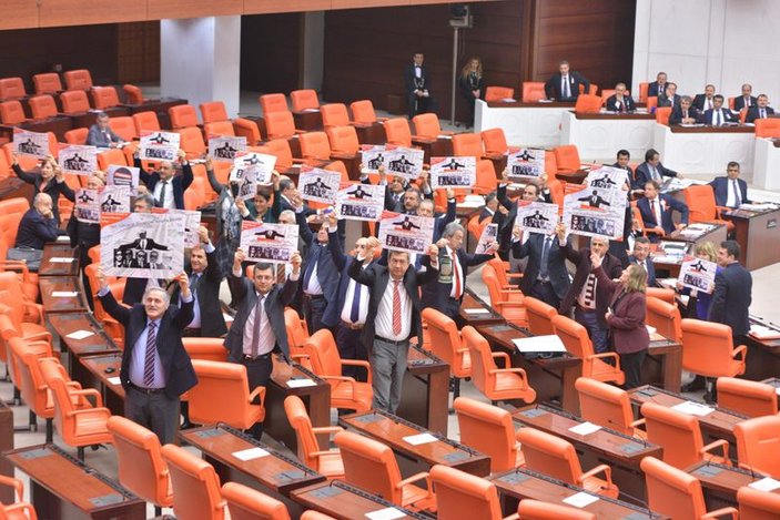 CHP'li vekiller Meclis’te eylem yaptı