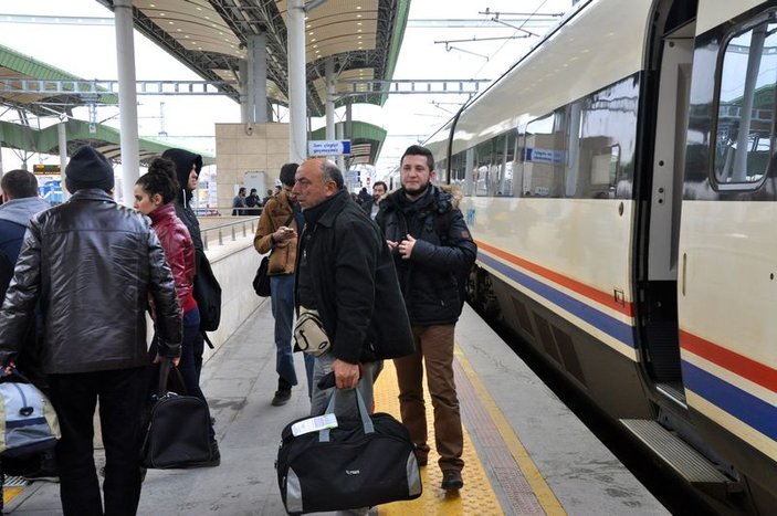 İstanbul Konya YHT hattında ilk yolcular Konya'ya ulaştı