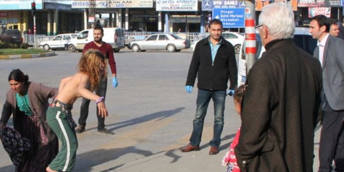 Trabzonlu kadın polisi soyunarak protesto etti