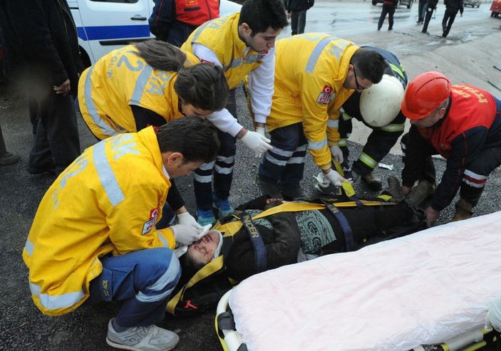 Uşak'ta işçi servisi kaza yaptı: 18 yaralı