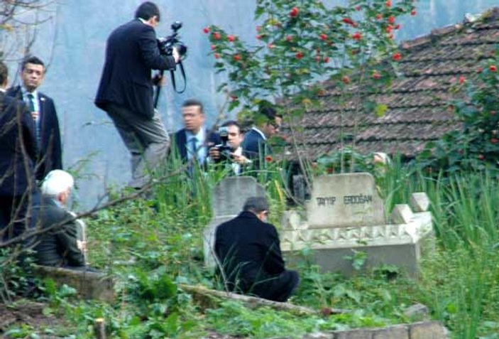 Davutoğlu Erdoğan'ın dedesinin mezarını ziyaret etti