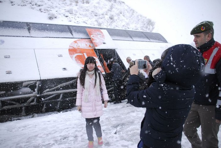 Nevşehir'de kazadan kurtulan turistler fotoğraf çekti
