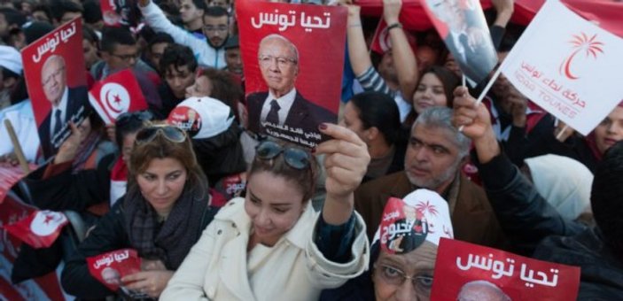 Tunus'ta cumhurbaşkanlığı seçimlerini laik aday kazandı