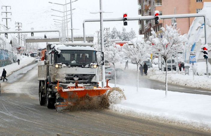 Doğu'da kar yağışı etkili oldu