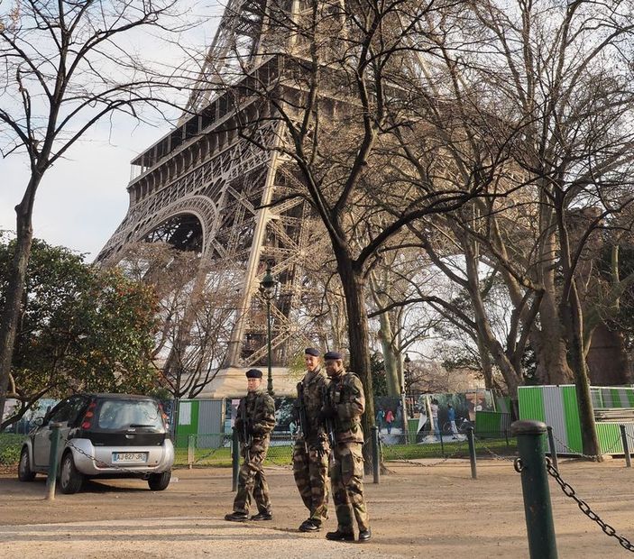Fransa'da güvenlik önlemleri olağanüstü düzeyde