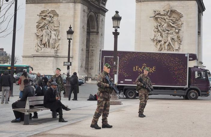 Fransa'da güvenlik önlemleri olağanüstü düzeyde