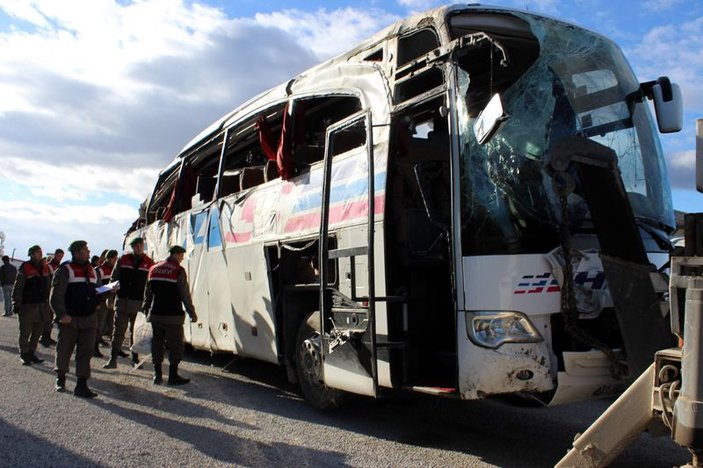Eskişehir'de yolcu otobüsü devrildi