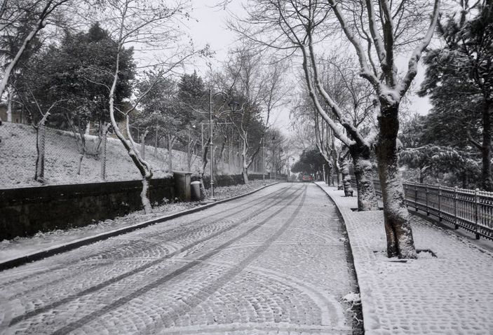 İstanbul'da kar yağışı sürüyor İZLE