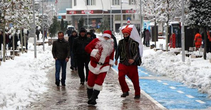 BBP'liler Yeniçeri'ye Noel Baba'yı kovalattı İZLE