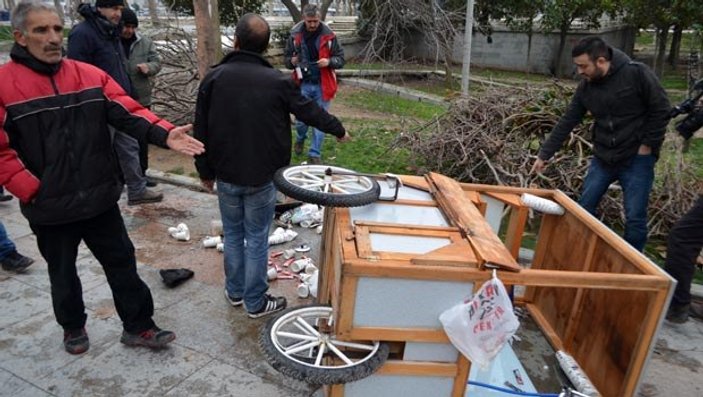 Gezi Parkı'nda seyyar satıcılarla zabıtalar kavga etti