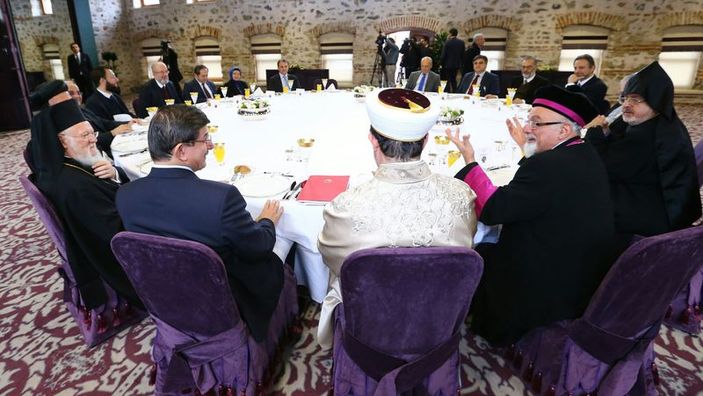 Başbakan Davutoğlu azınlık temsilcilerine hitap etti