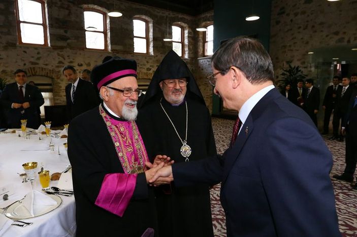 Başbakan Davutoğlu azınlık temsilcilerine hitap etti