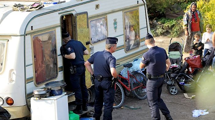 Paris belediyesi Romanlara ırkçılıkla suçlanıyor