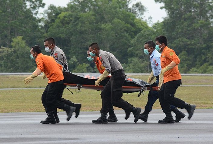 Endonezya'da denizden çıkarılan ceset sayısı 37'ye ulaştı