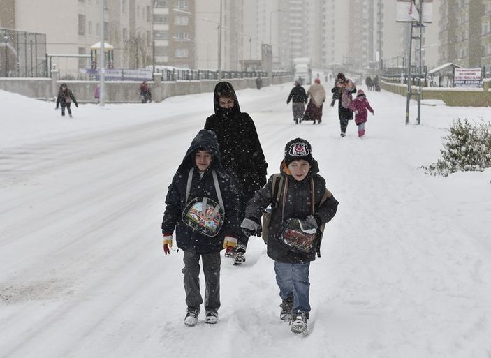 Ankara'da yoğun kar yağışı İZLE