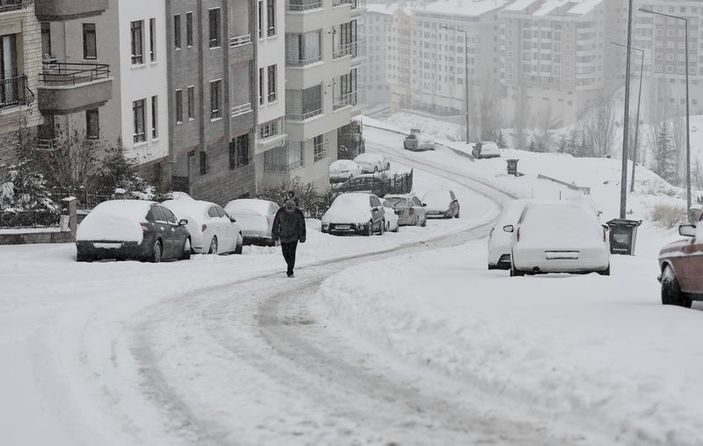Ankara'da yoğun kar yağışı İZLE