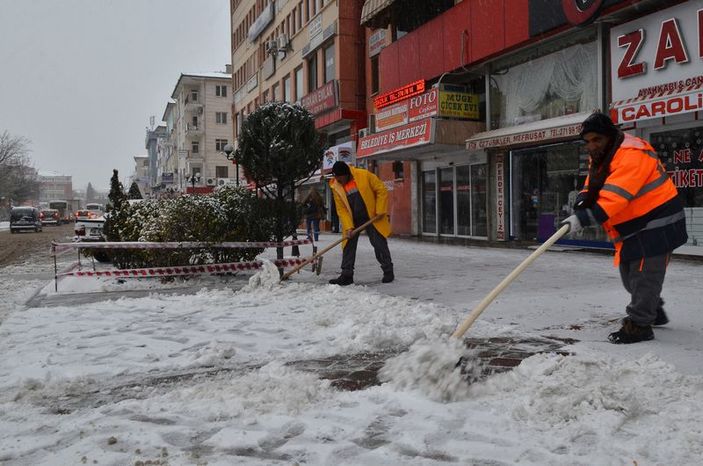 Ankara'da yoğun kar yağışı İZLE