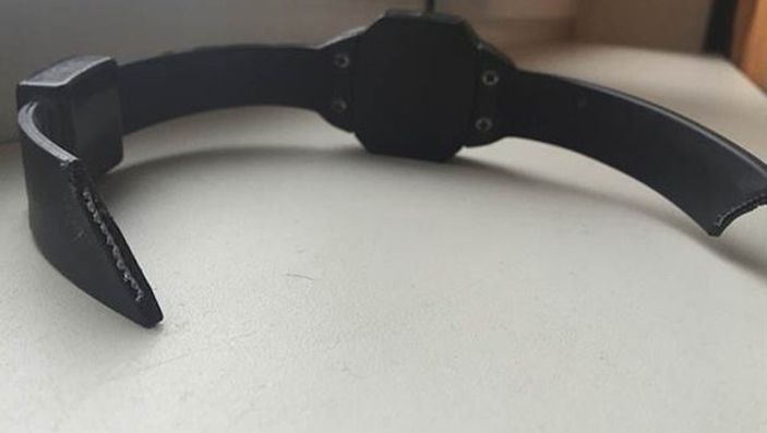 Rus muhalif Navalniy elektronik kelepçelerini çıkardı