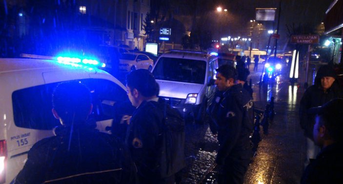 Sultanahmet'te polise saldırı