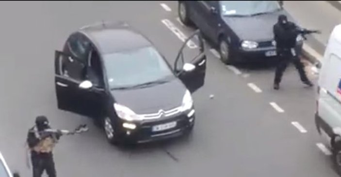 Paris'te saldırganlarla polis arasında kovalamaca